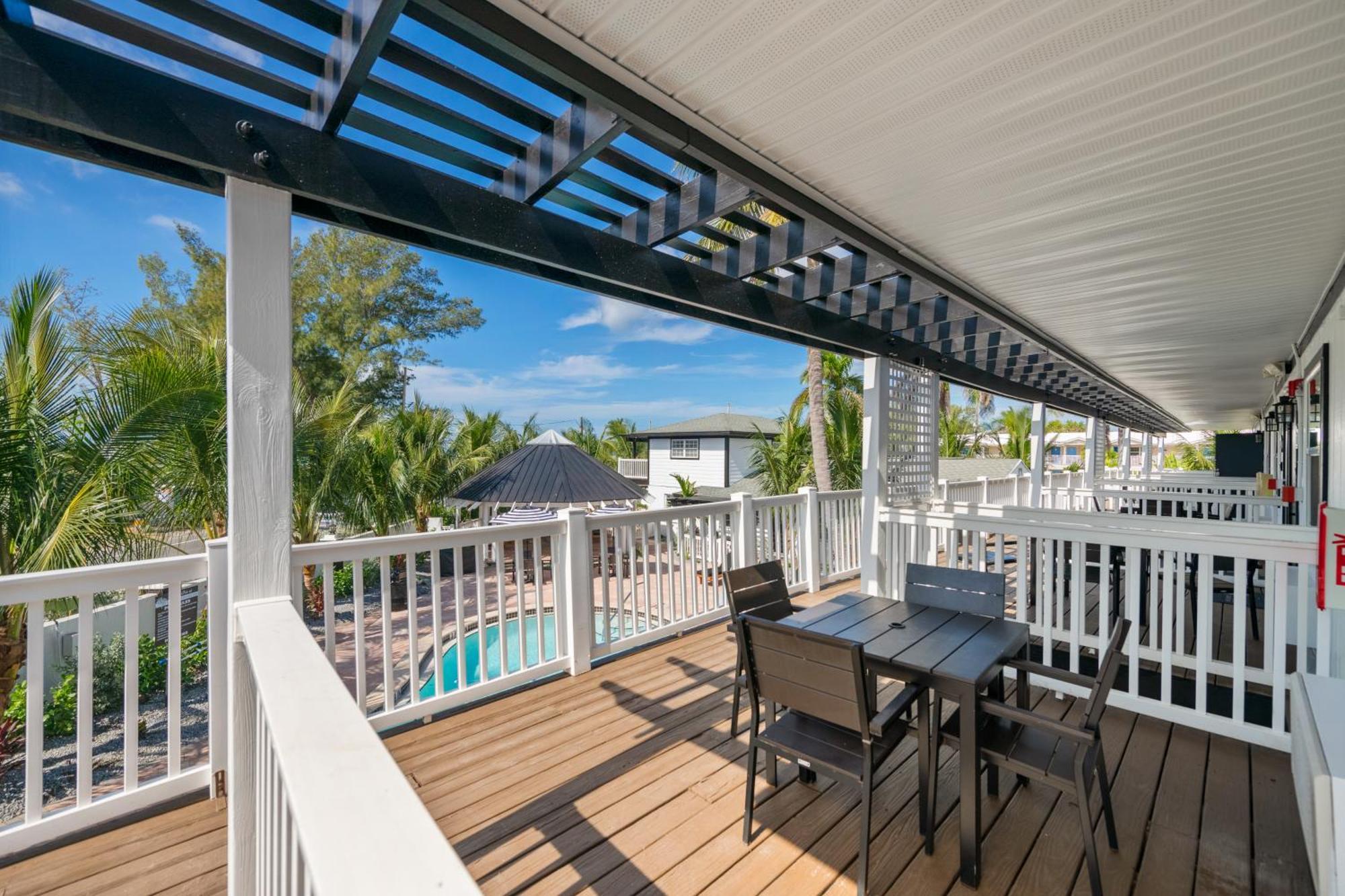 Tropic Isle At Anna Maria Island Inn Bradenton Beach Bagian luar foto