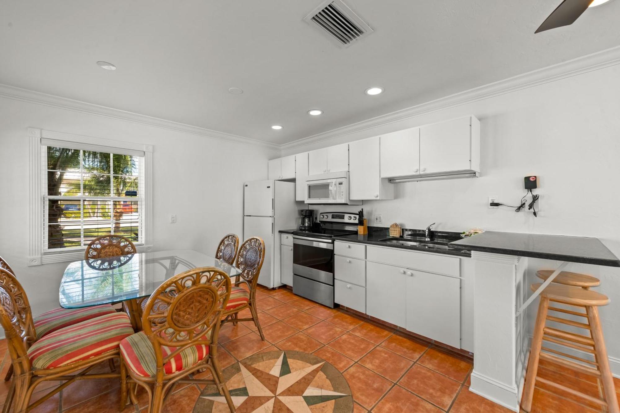 Tropic Isle At Anna Maria Island Inn Bradenton Beach Bagian luar foto