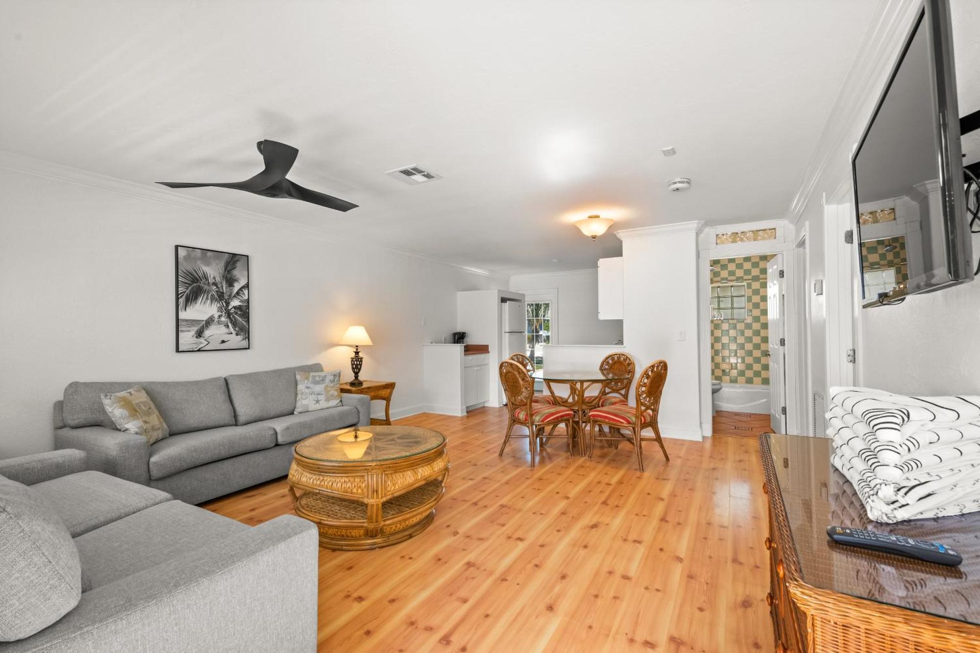 Tropic Isle At Anna Maria Island Inn Bradenton Beach Bagian luar foto
