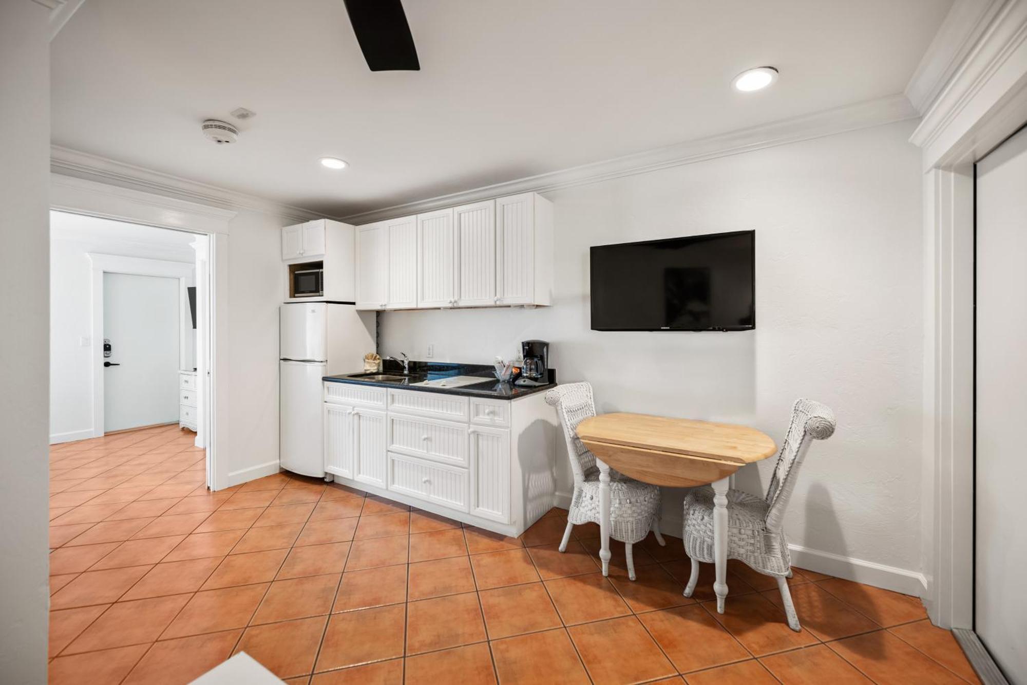 Tropic Isle At Anna Maria Island Inn Bradenton Beach Bagian luar foto
