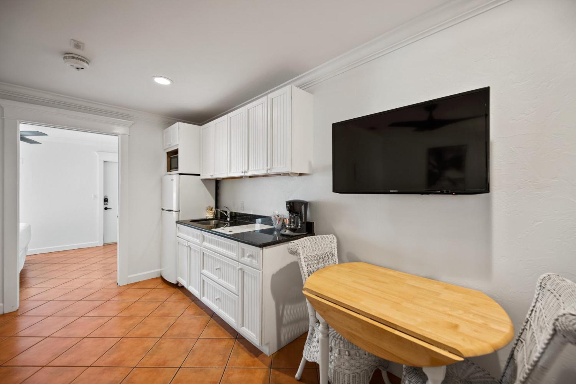 Tropic Isle At Anna Maria Island Inn Bradenton Beach Bagian luar foto