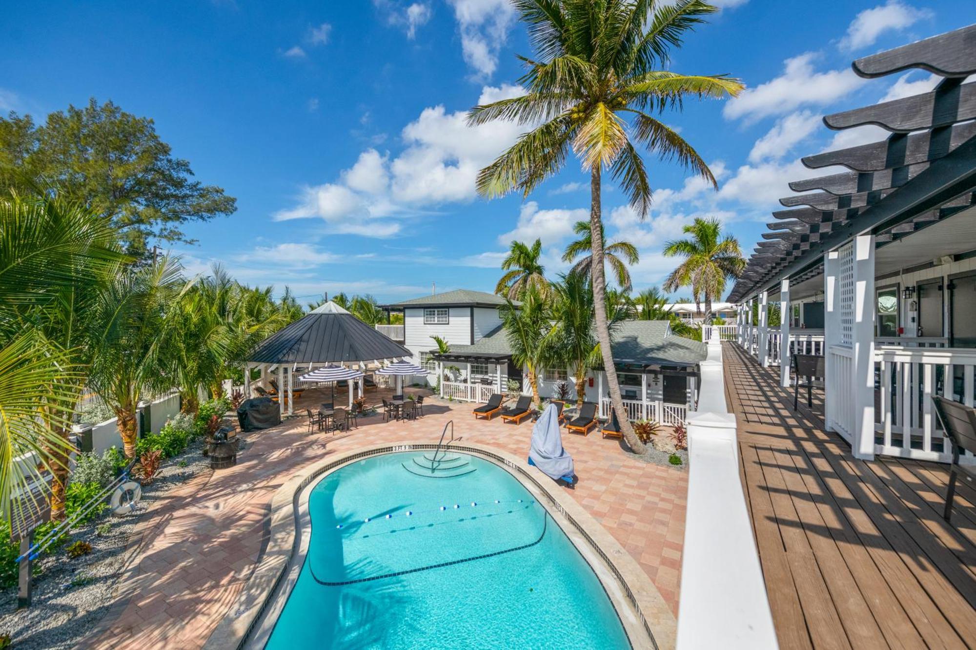 Tropic Isle At Anna Maria Island Inn Bradenton Beach Bagian luar foto