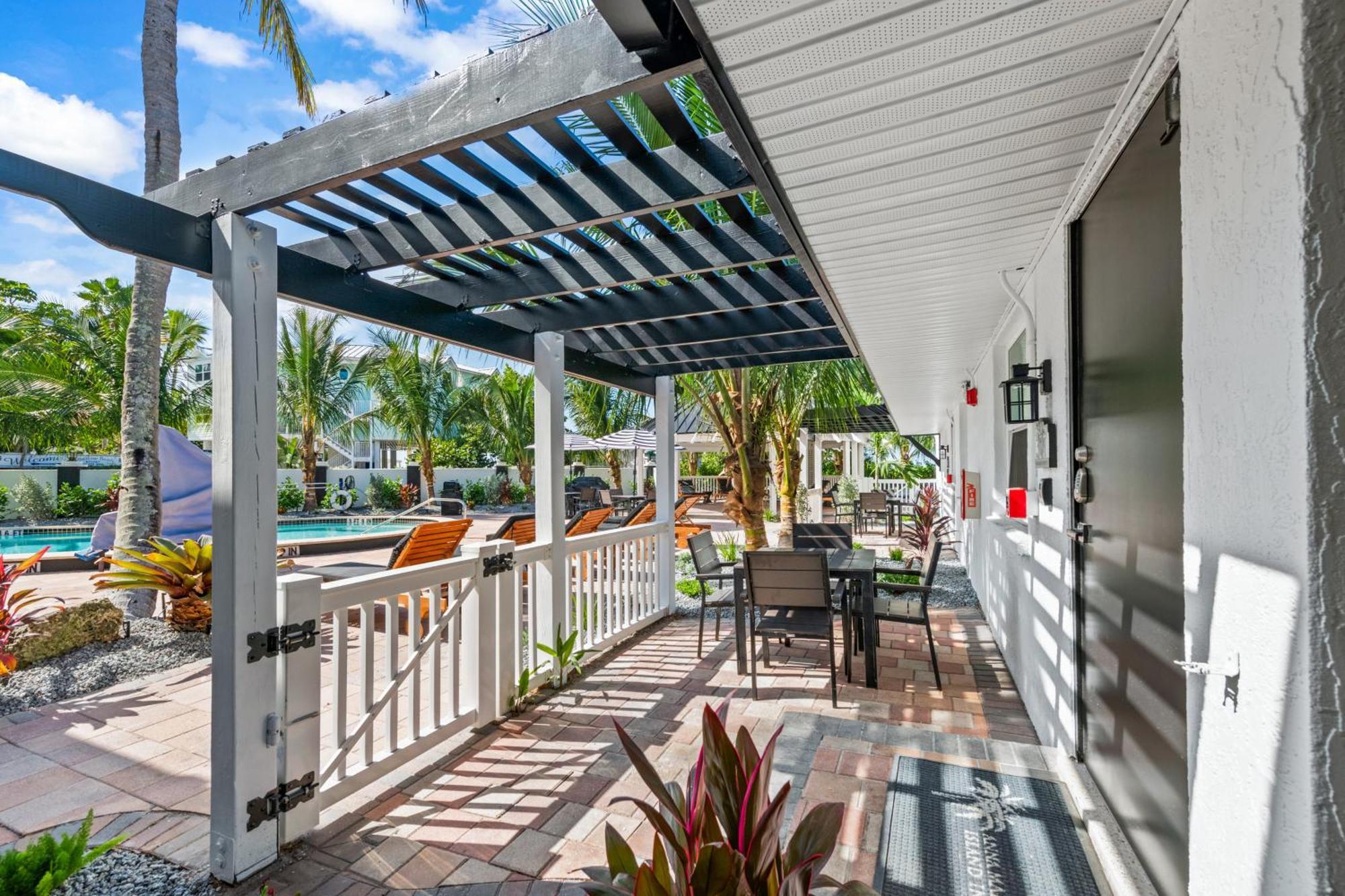 Tropic Isle At Anna Maria Island Inn Bradenton Beach Bagian luar foto