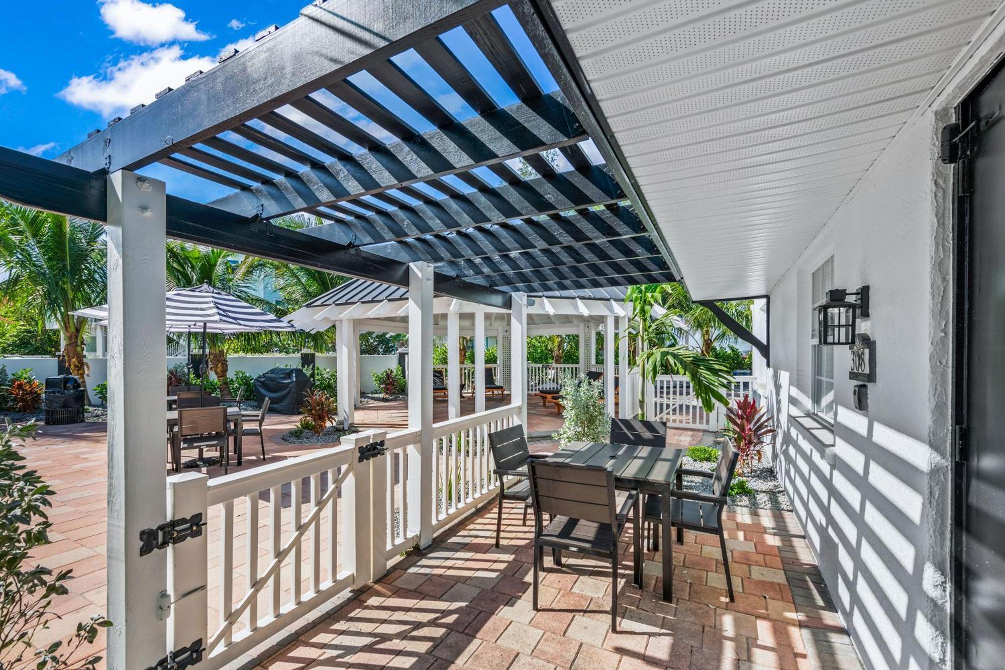 Tropic Isle At Anna Maria Island Inn Bradenton Beach Bagian luar foto