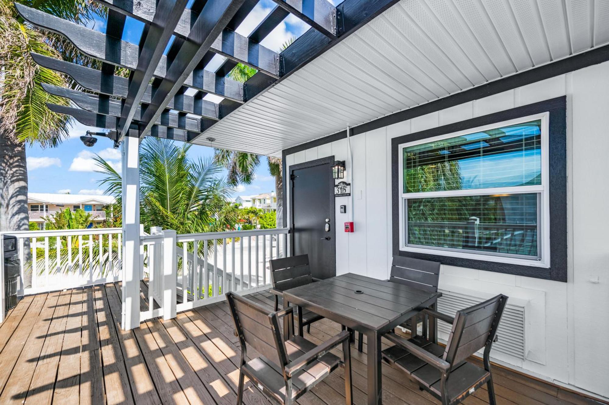Tropic Isle At Anna Maria Island Inn Bradenton Beach Bagian luar foto
