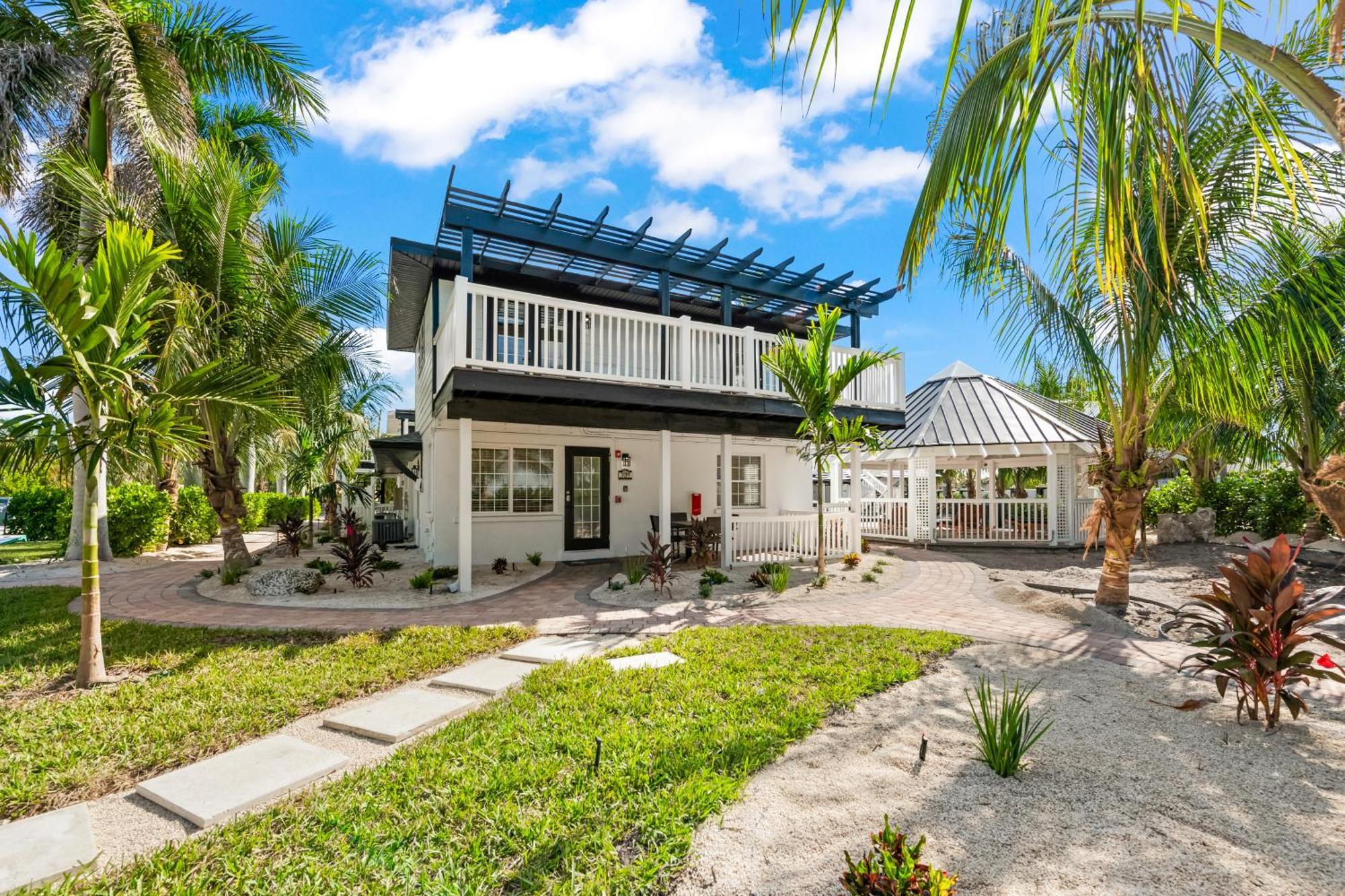 Tropic Isle At Anna Maria Island Inn Bradenton Beach Bagian luar foto